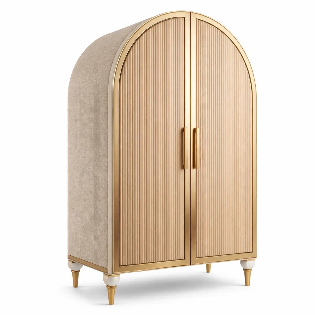 Armoire en bois et métal doré avec portes voûtées - 2026