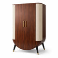 Armoire en bois avec détails métalliques - 2026